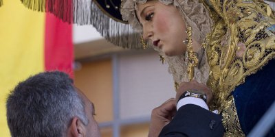INTERIOR IMPONE LA MÁXIMA DISTINCIÓN POLICIAL A LA VIRGEN DEL AMOR DE MÁLAGA